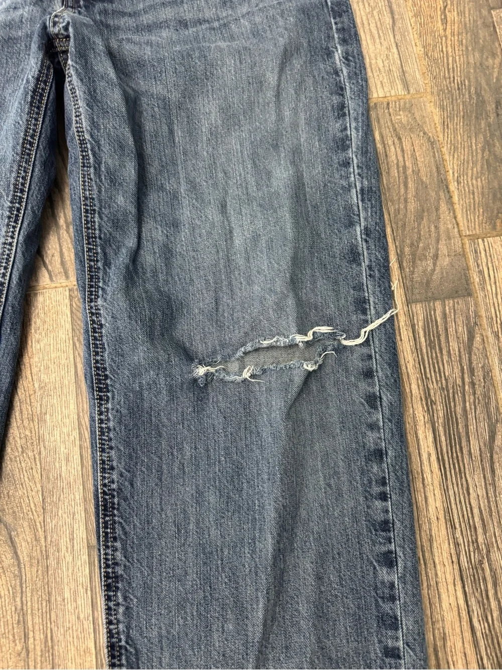 Universal Thread Womens 90’s Baggy distressed button fly jeans - size 8